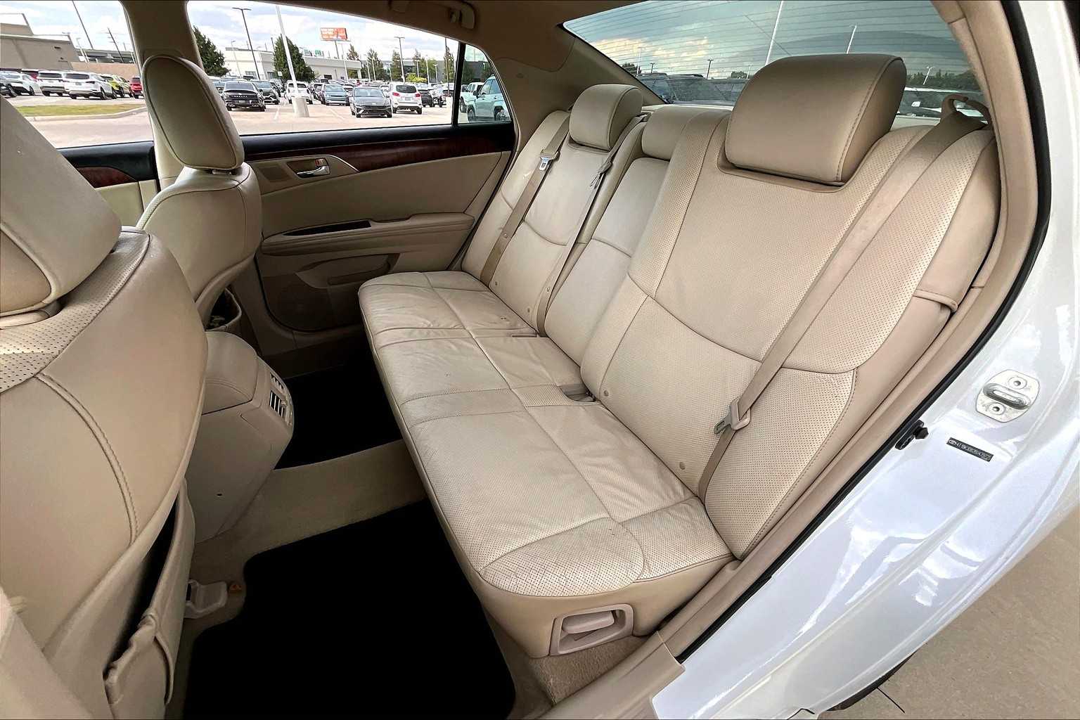 2011 Toyota Avalon Limited photo 19