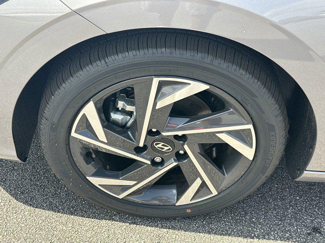 2025 Hyundai Elantra SEL Convenience photo 10