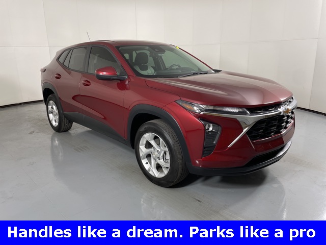 2024 Chevrolet Trax LS photo 2