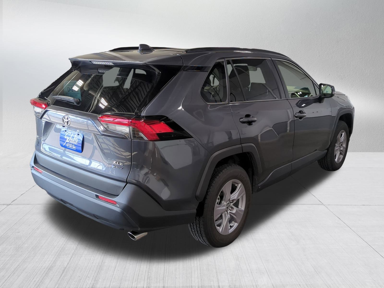 2025 Toyota RAV4 Hybrid XLE photo 7