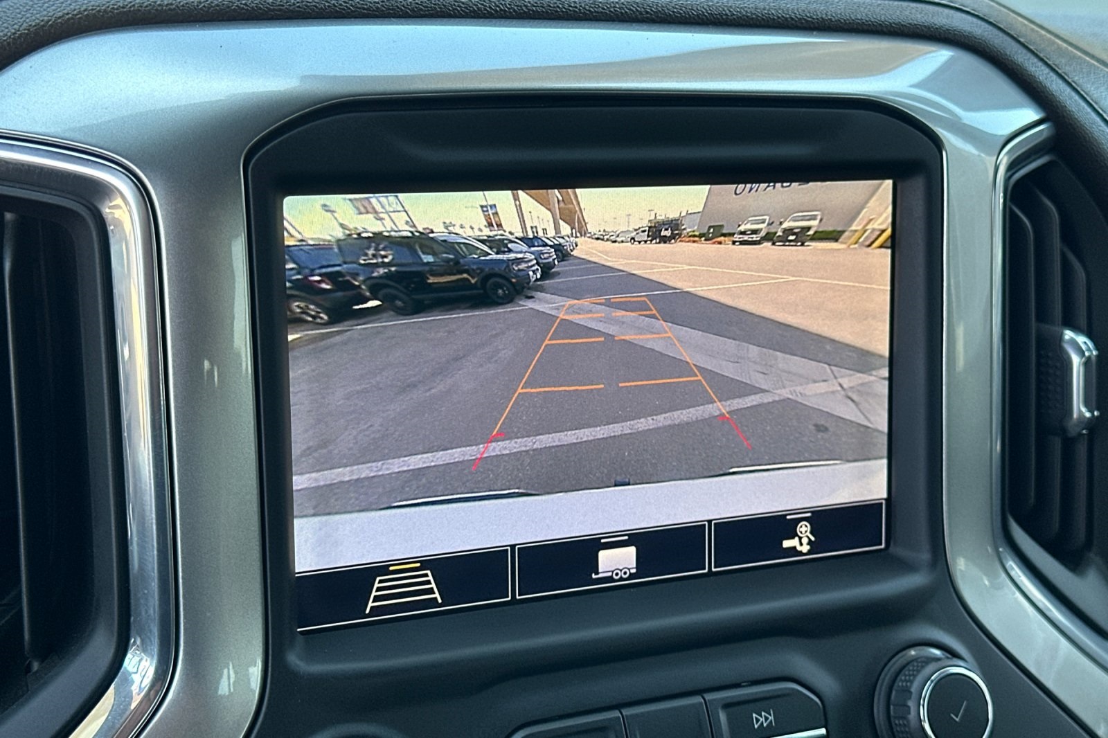 2020 Chevrolet Silverado 1500 LT photo 17