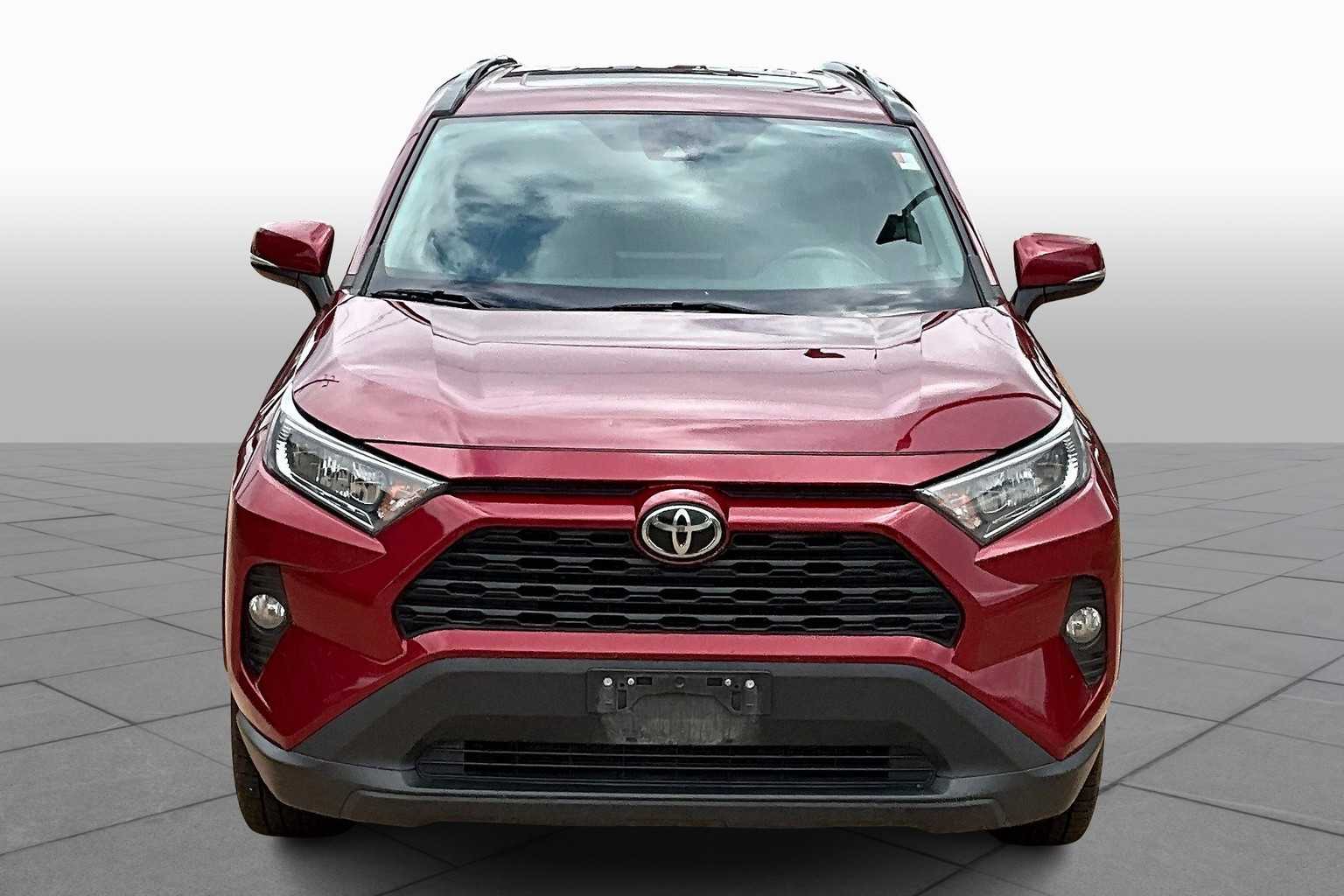 2019 Toyota RAV4 XLE Premium photo 3