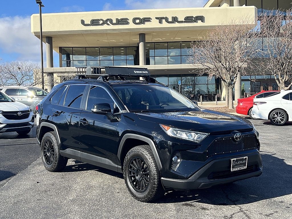 2020 Toyota RAV4 XLE's photo