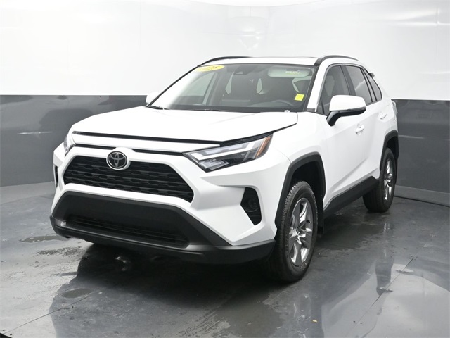 2025 Toyota RAV4 XLE's photo