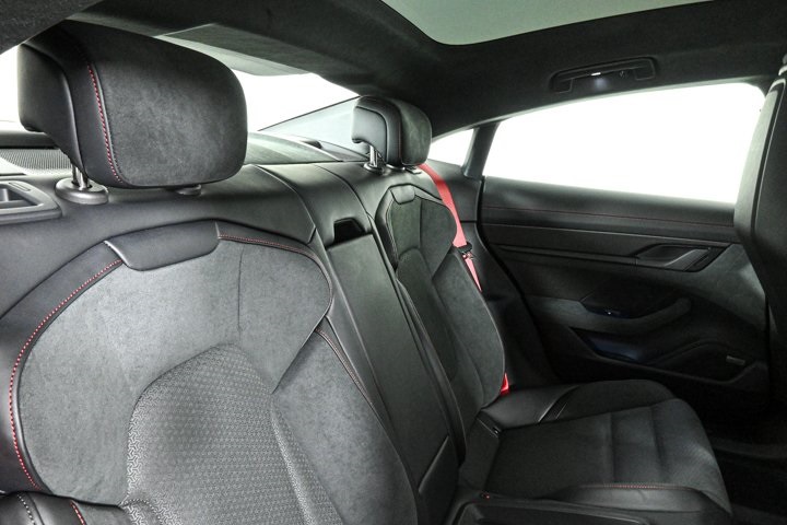 2025 Porsche Taycan GTS photo 21
