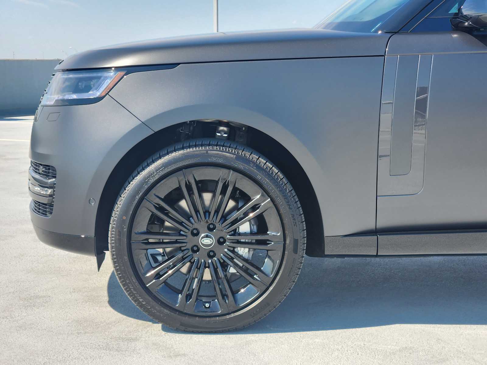 2025 Land Rover Range Rover SE photo 8