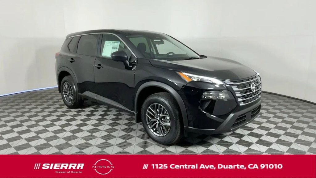 2025 Nissan Rogue S's photo