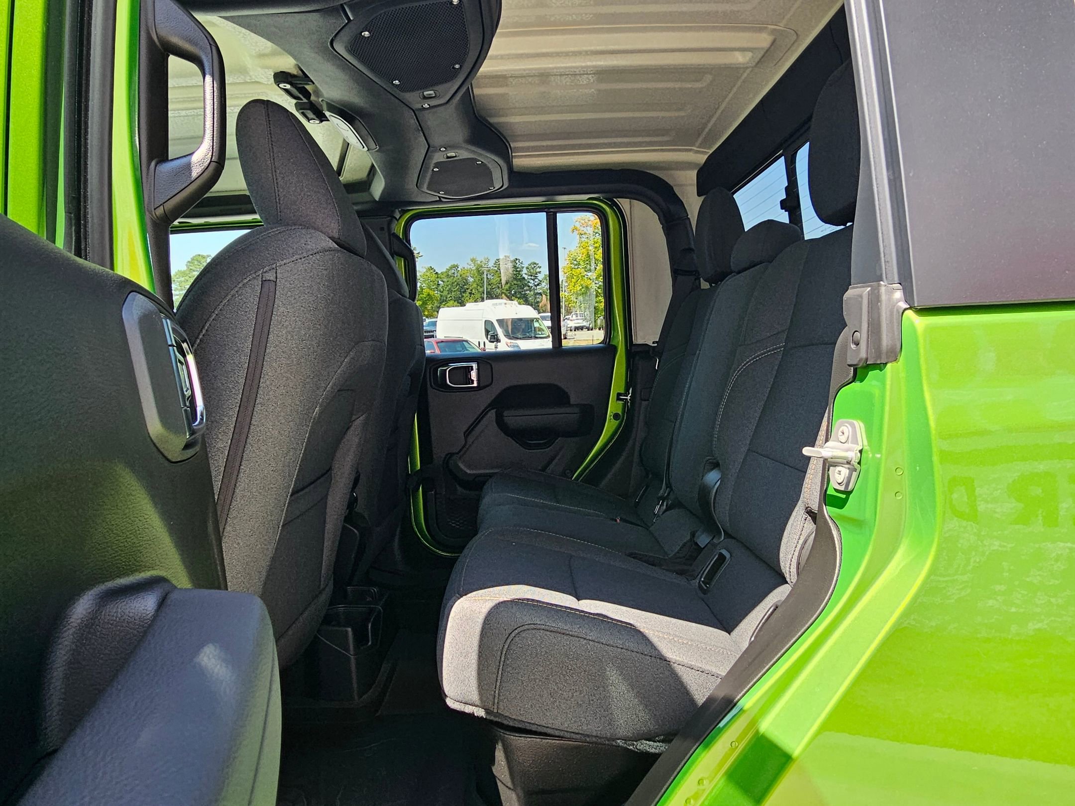 2025 Jeep Gladiator Willys photo 21