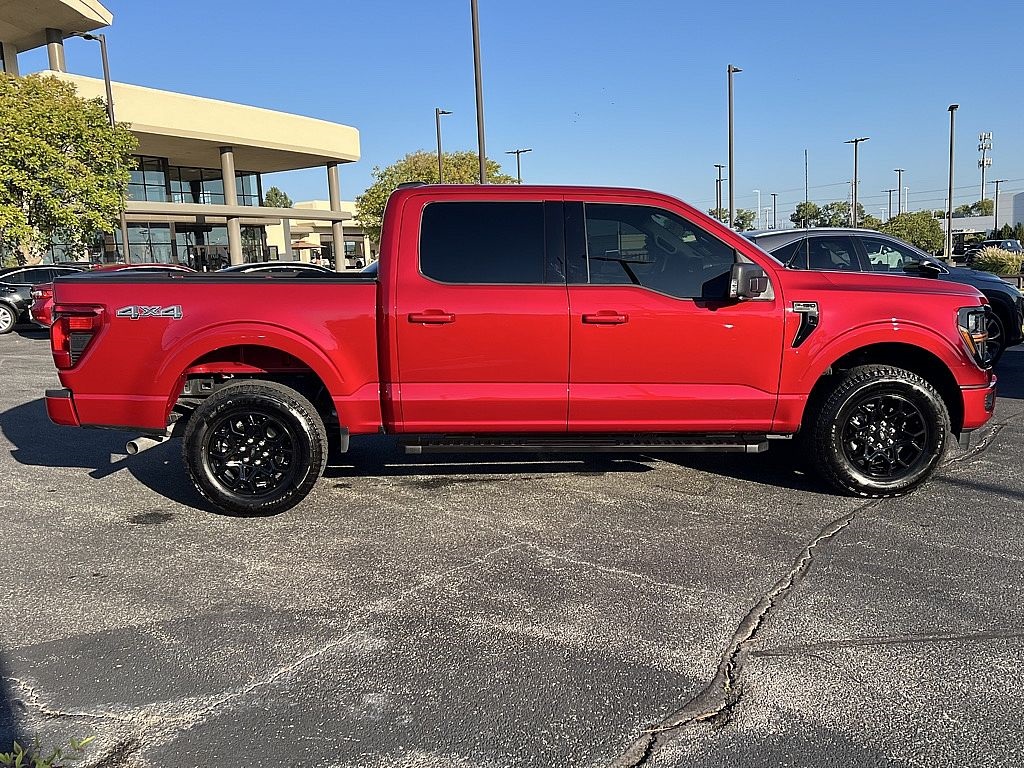 2025 Ford F-150 XLT photo 2