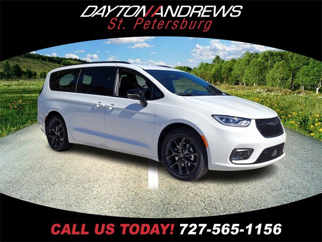 2026 Chrysler Pacifica Select's photo