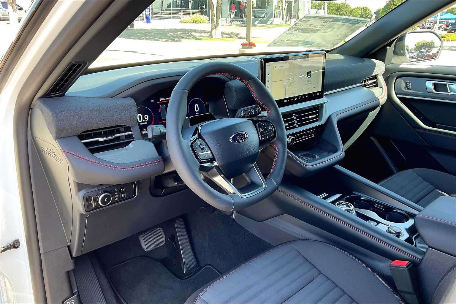 2025 Ford Explorer ST-Line photo 7