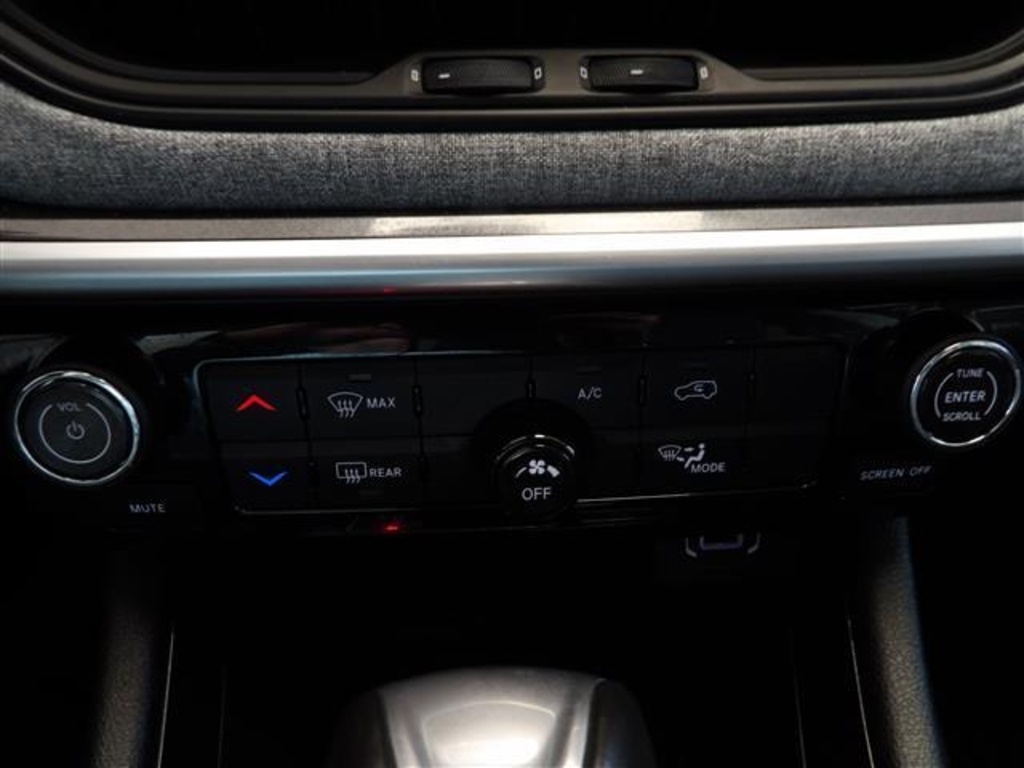 2022 Jeep Compass Latitude Lux photo 26