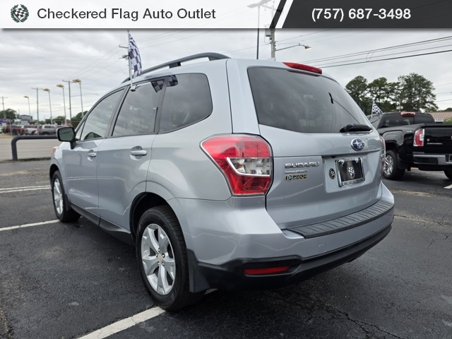 2016 Subaru Forester 2.5i Premium photo 4
