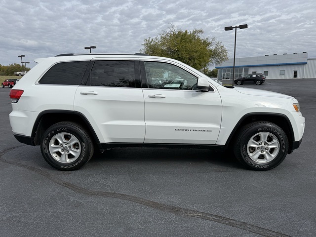 2016 Jeep Grand Cherokee Laredo photo 2