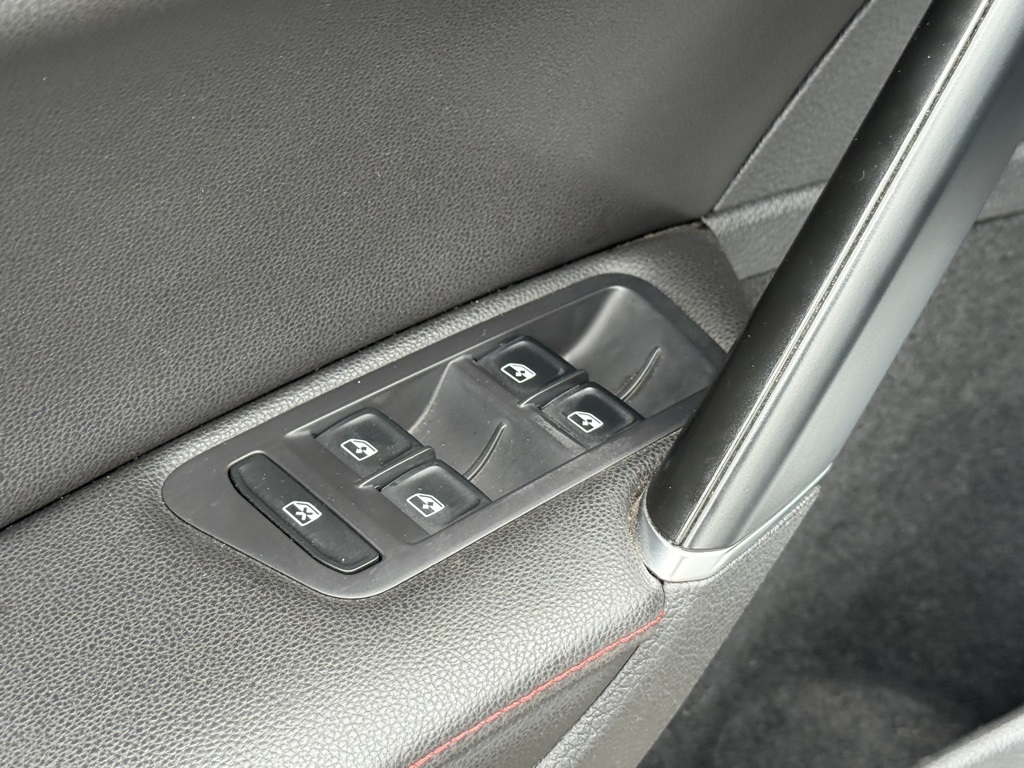 2021 Volkswagen Golf GTI SE photo 12