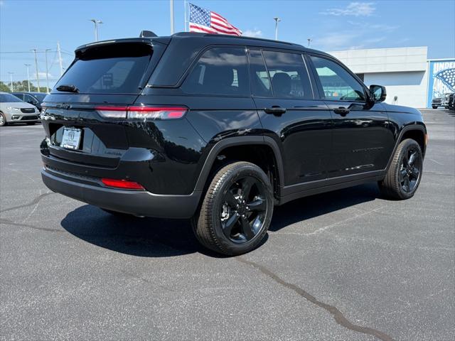 2025 Jeep Grand Cherokee Limited photo 3