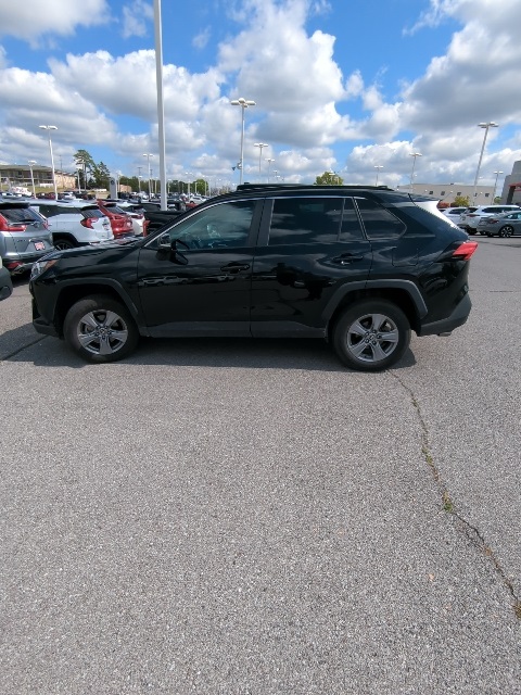 2022 Toyota RAV4 XLE photo 3