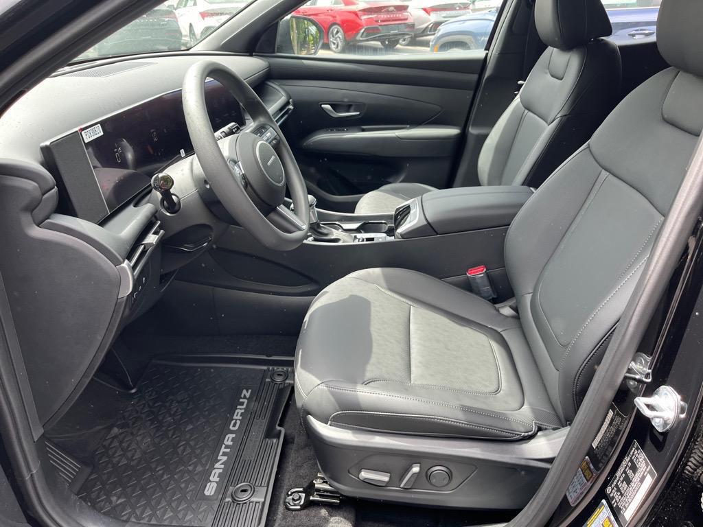 2025 Hyundai Santa Cruz SEL photo 2