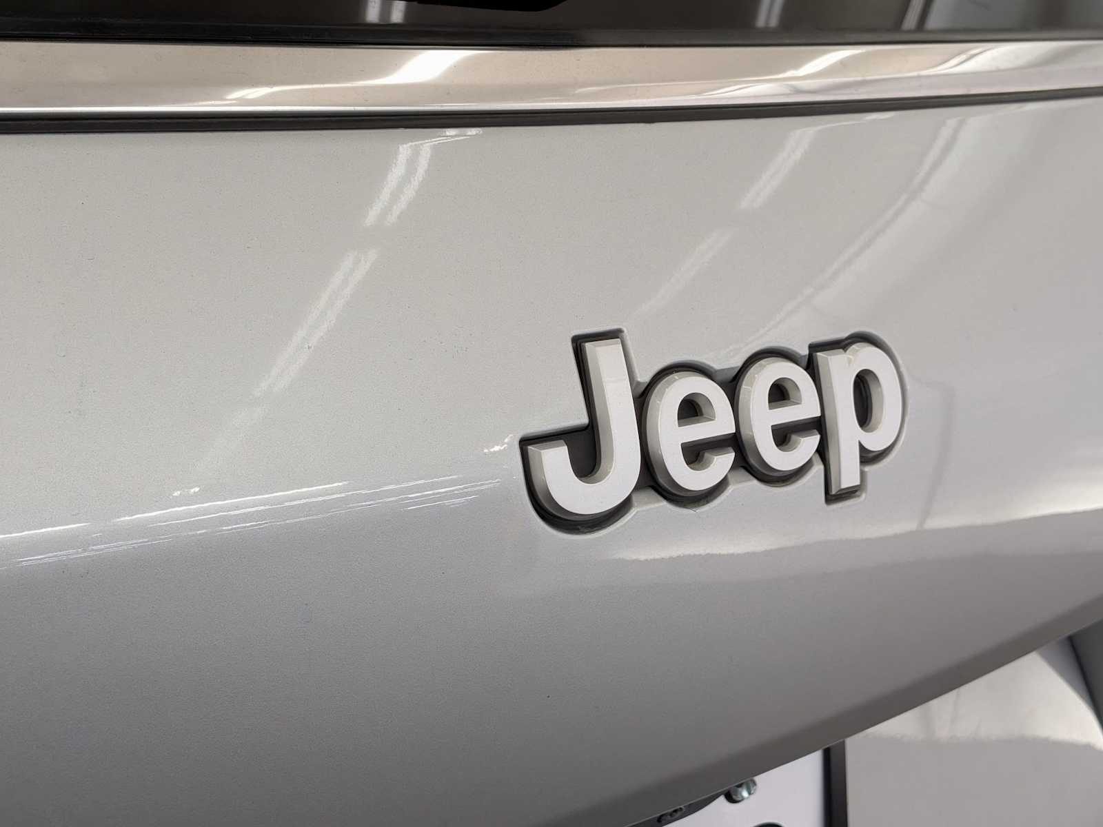 2024 Jeep Grand Cherokee Overland photo 10