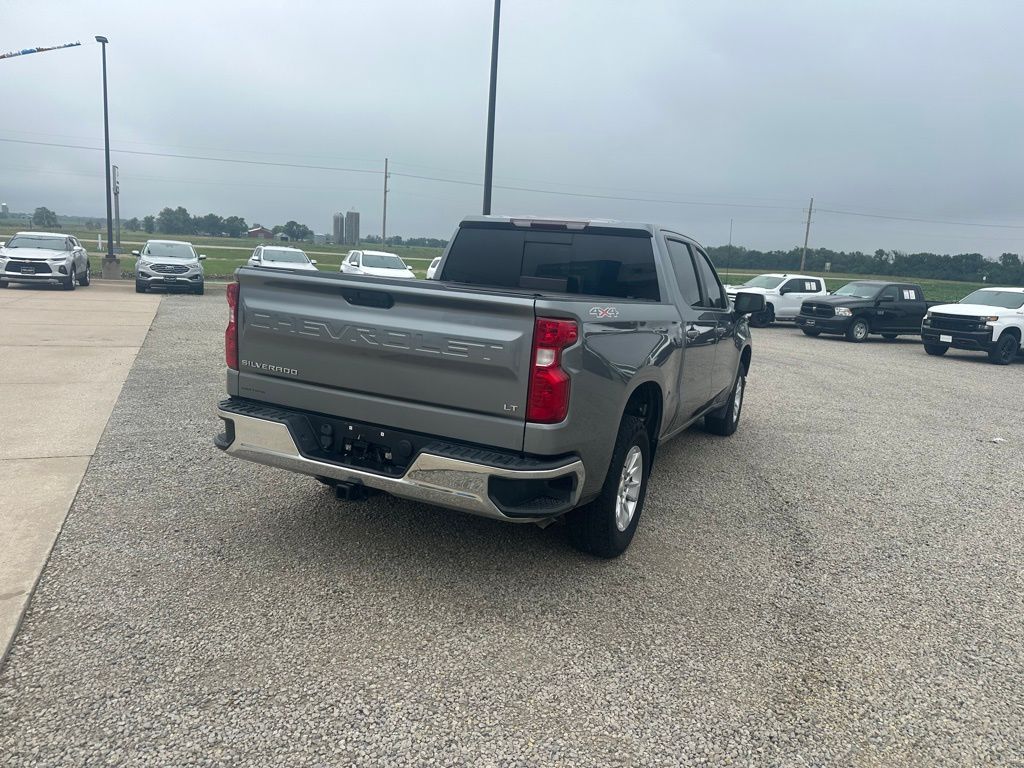 2020 Chevrolet Silverado 1500 LT photo 2