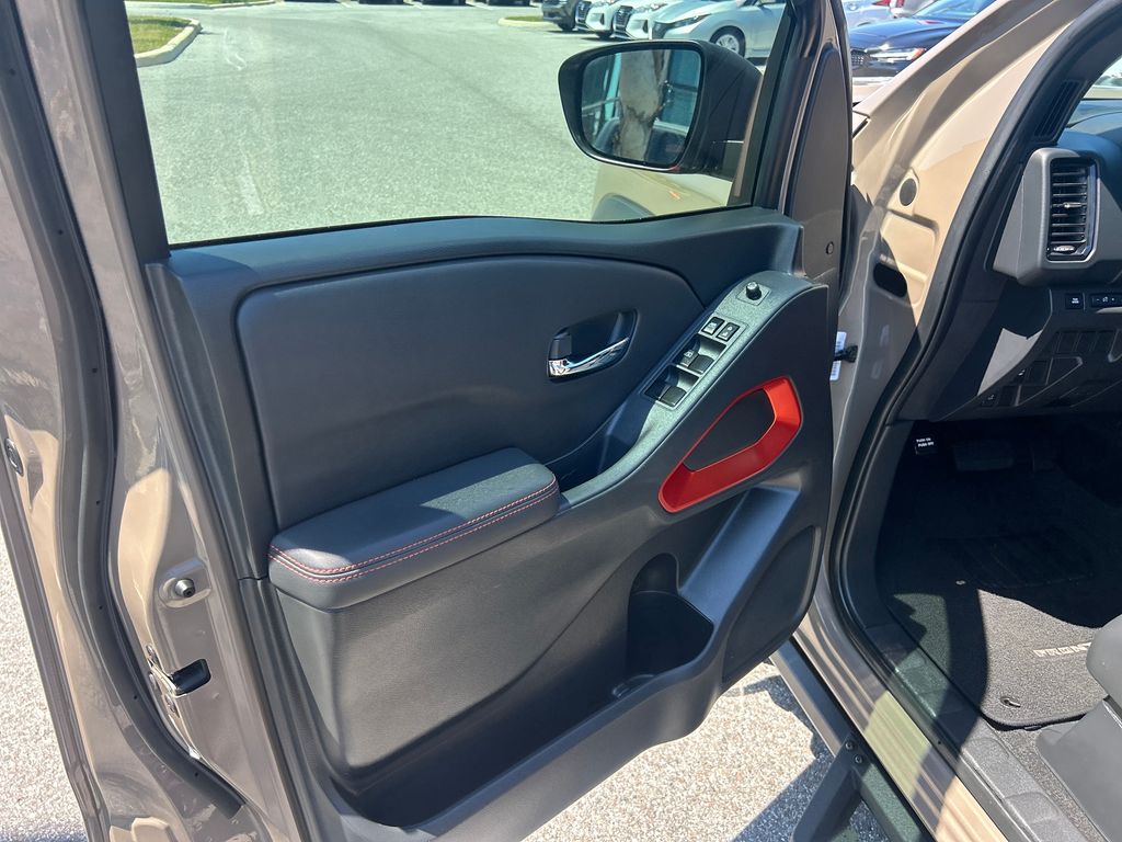 2022 Nissan Frontier PRO-X photo 12