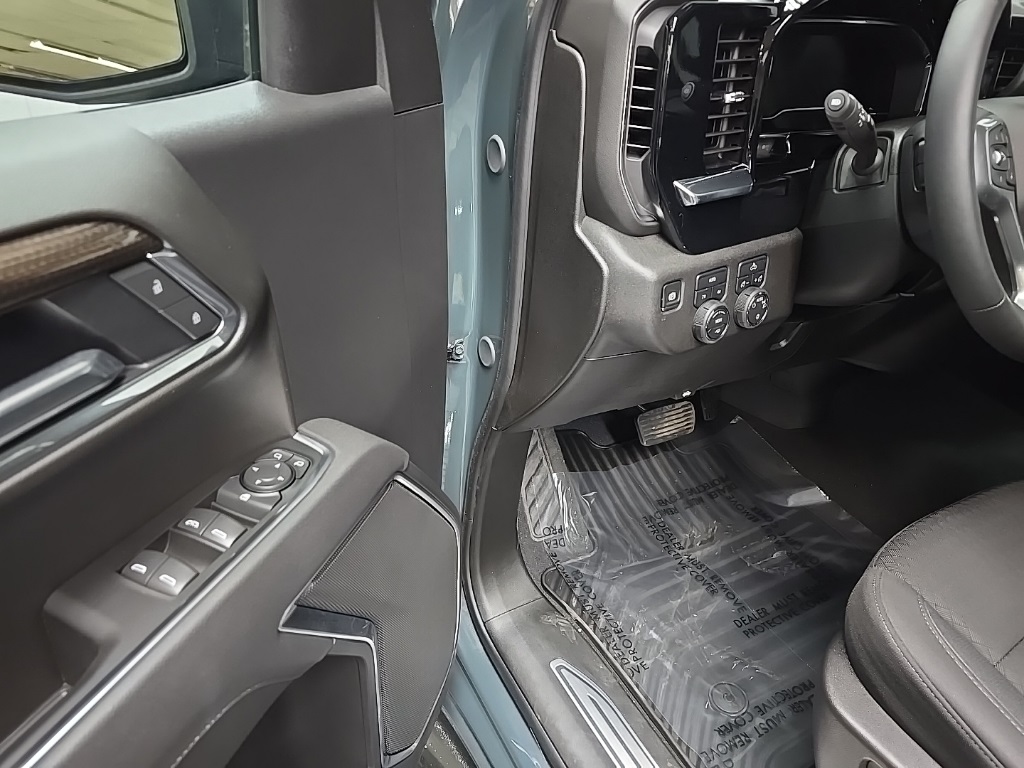 2025 Chevrolet Silverado 1500 LT photo 26