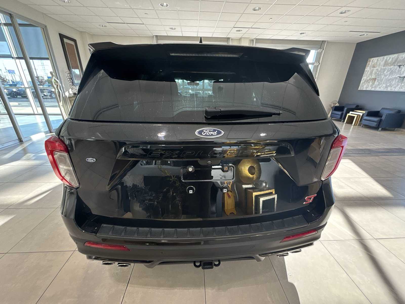 2022 Ford Explorer ST photo 3