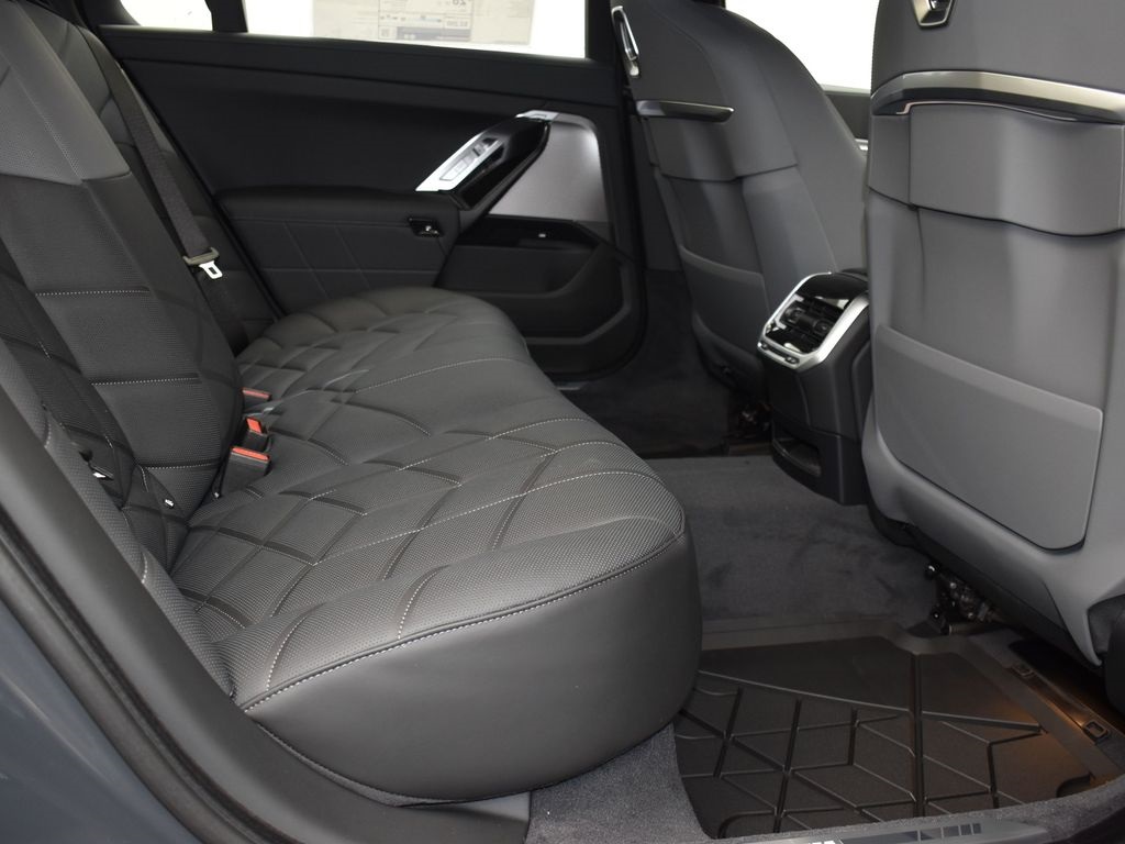 2026 Bmw 740i photo 17