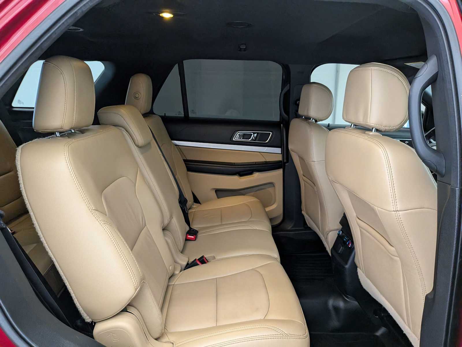 2017 Ford Explorer XLT photo 21