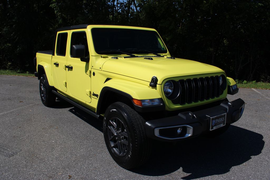 2024 Jeep Gladiator Sport photo 2