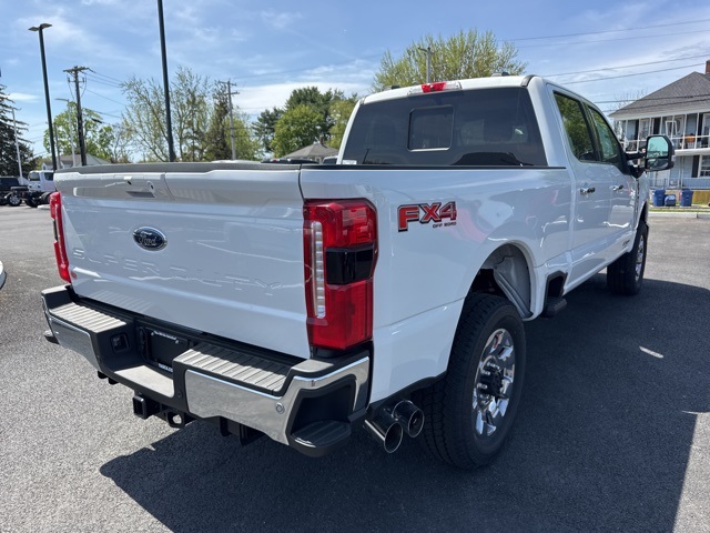 2025 Ford F-350 Lariat photo 2