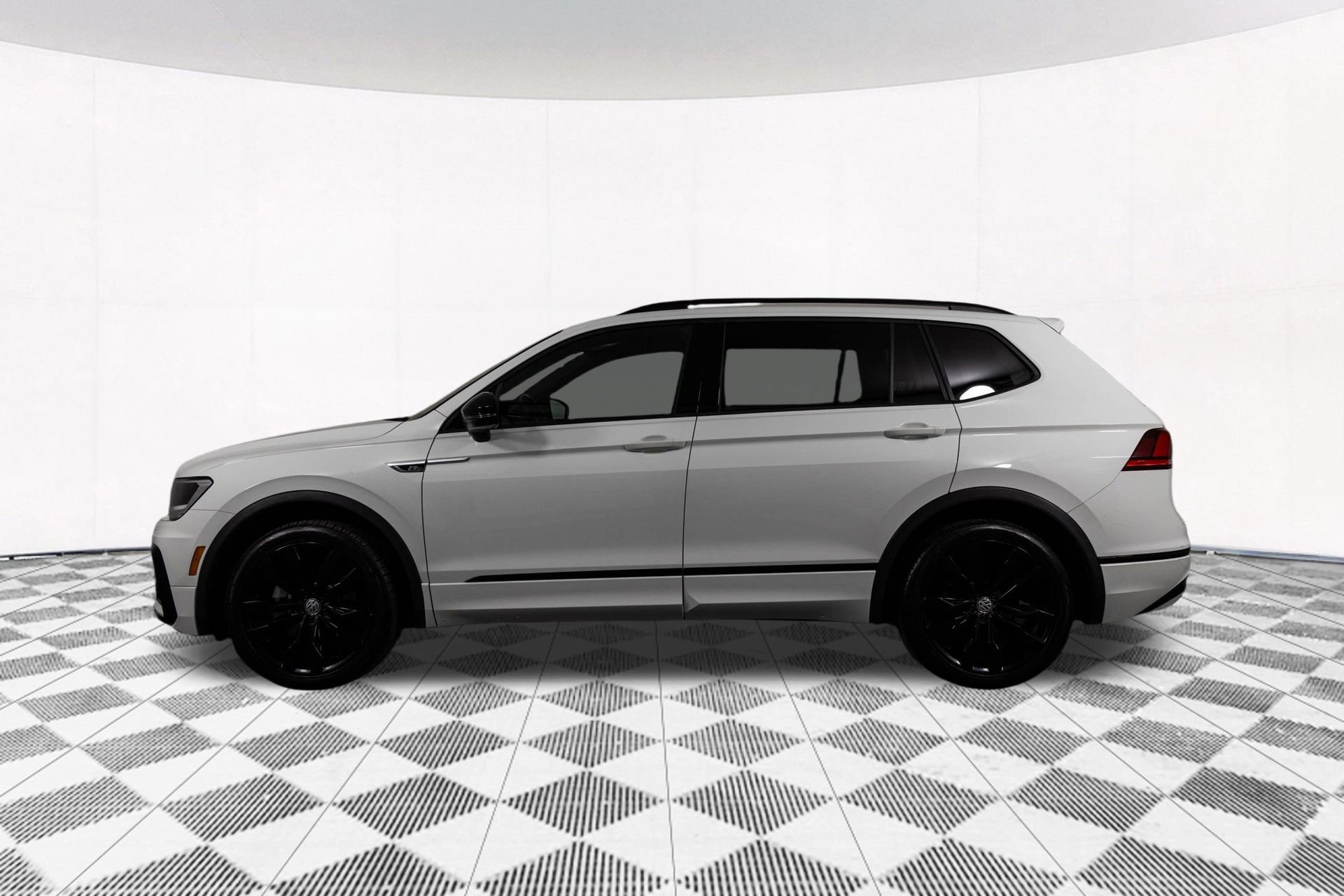 2021 Volkswagen Tiguan SE photo 3