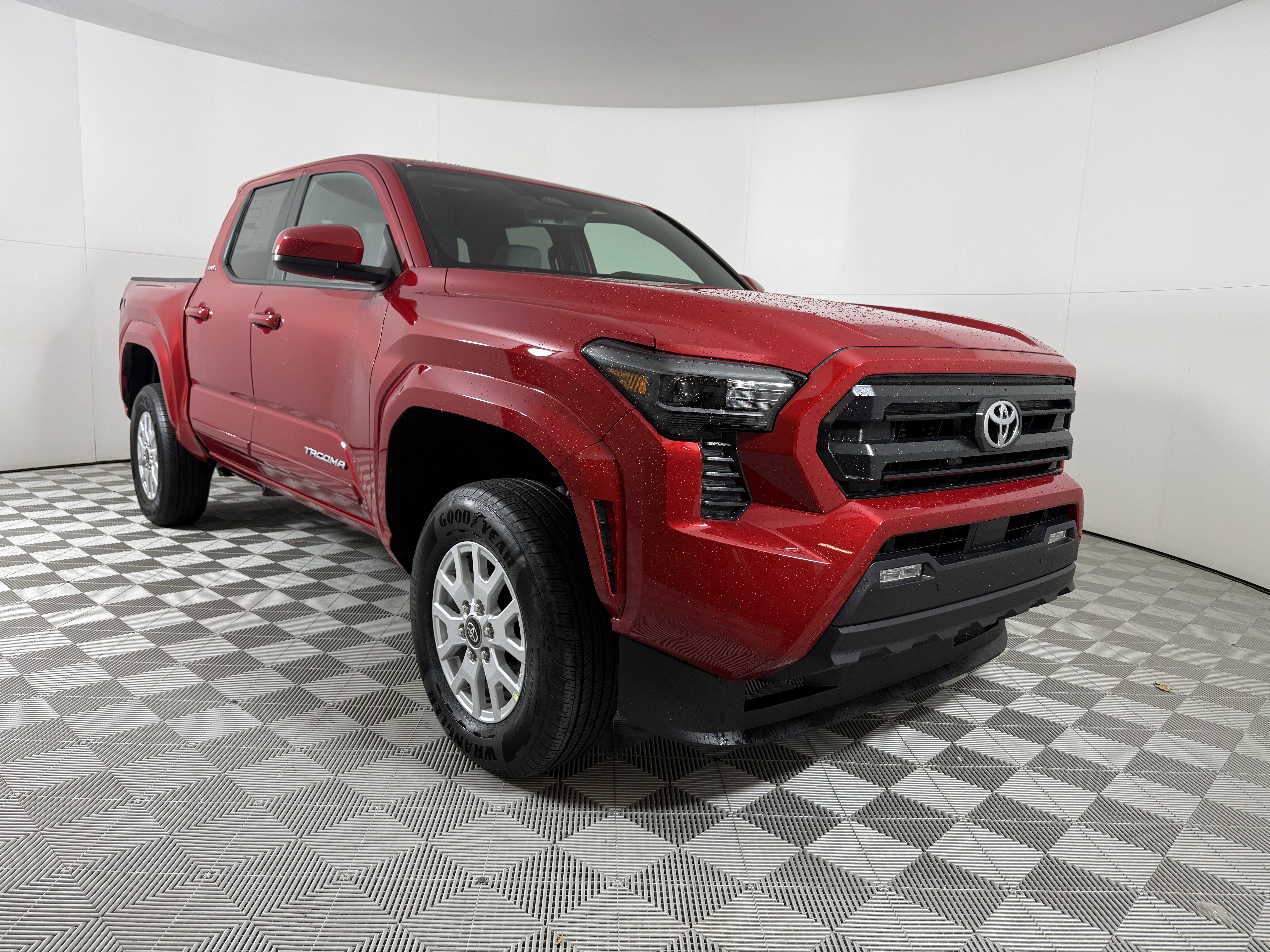 2025 Toyota Tacoma SR5's photo