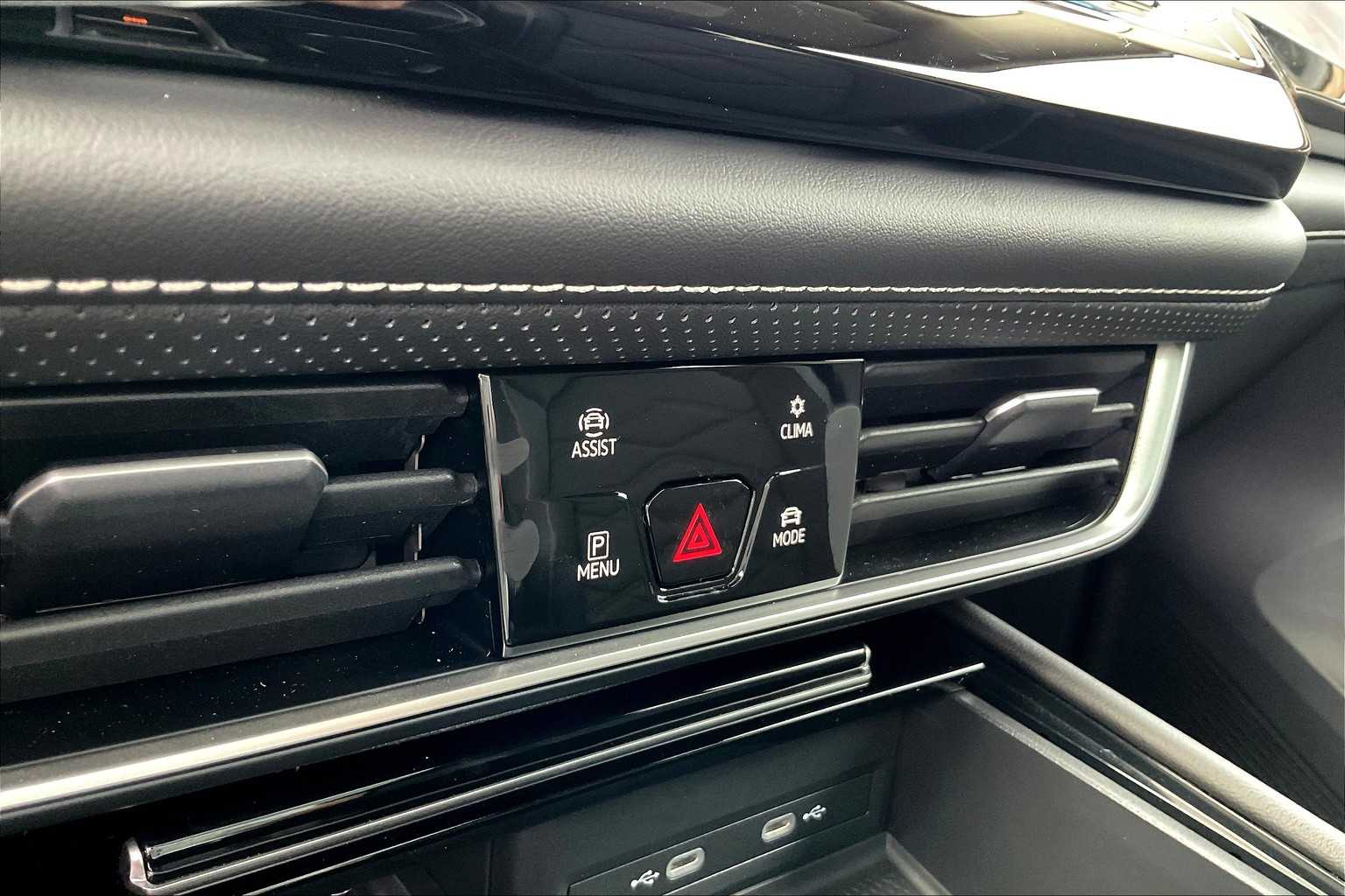 2024 Volkswagen Atlas SE Technology photo 32