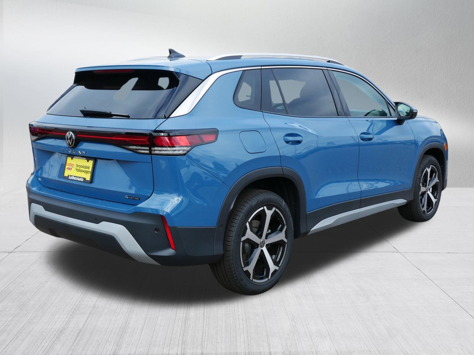 2026 Volkswagen Tiguan SE photo 3