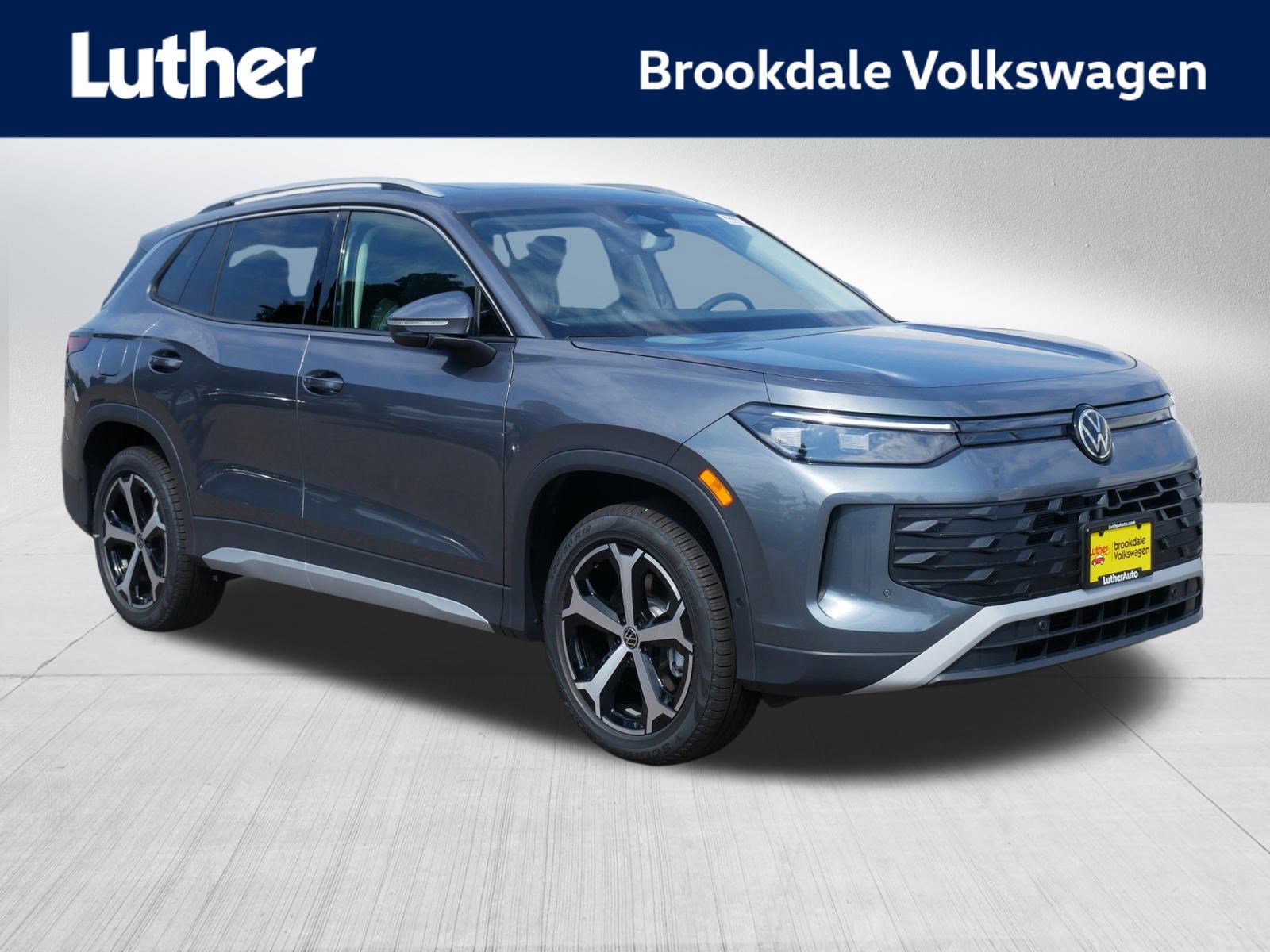 2025 Volkswagen Tiguan SE's photo