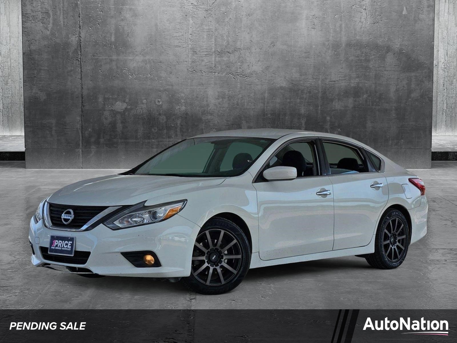 Used 2018 Glacier White Nissan 2.5 SV image 1