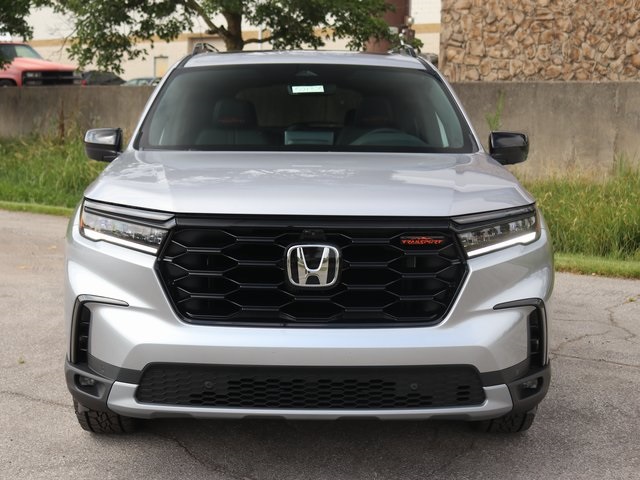 2025 Honda Pilot TrailSport photo 2