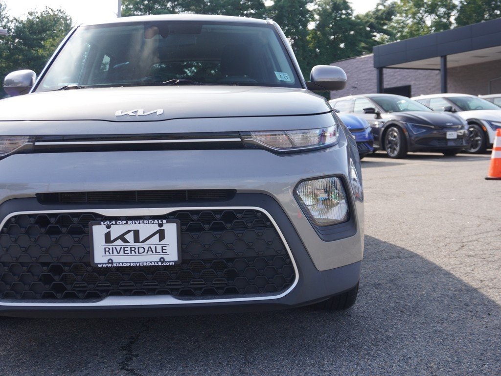 2022 Kia Soul LX photo 13