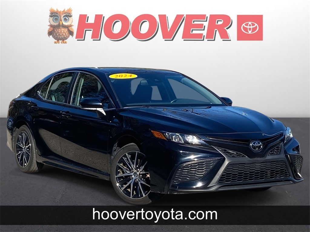 2024 Toyota Camry SE's photo