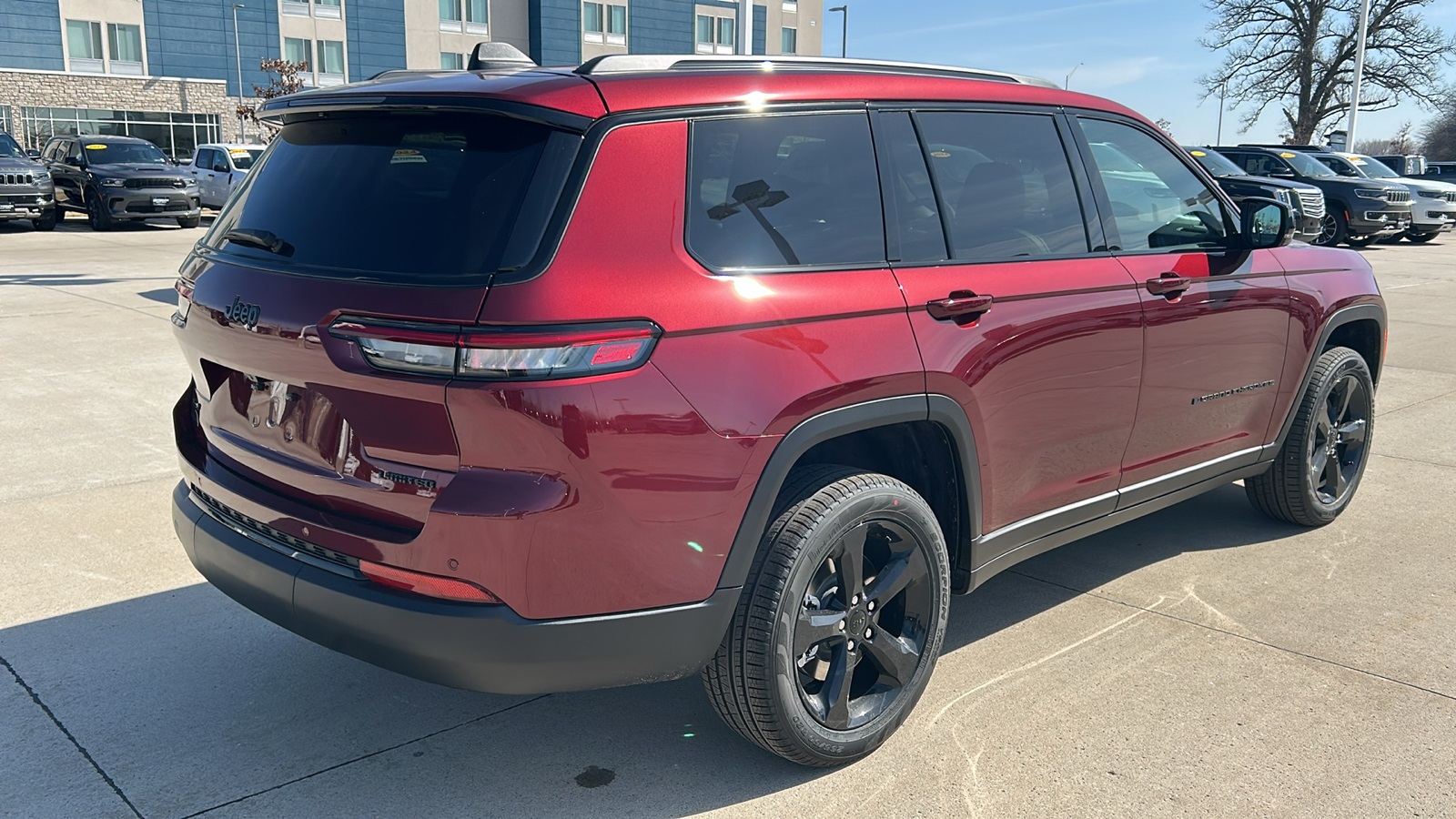 2025 Jeep Grand Cherokee Limited photo 3