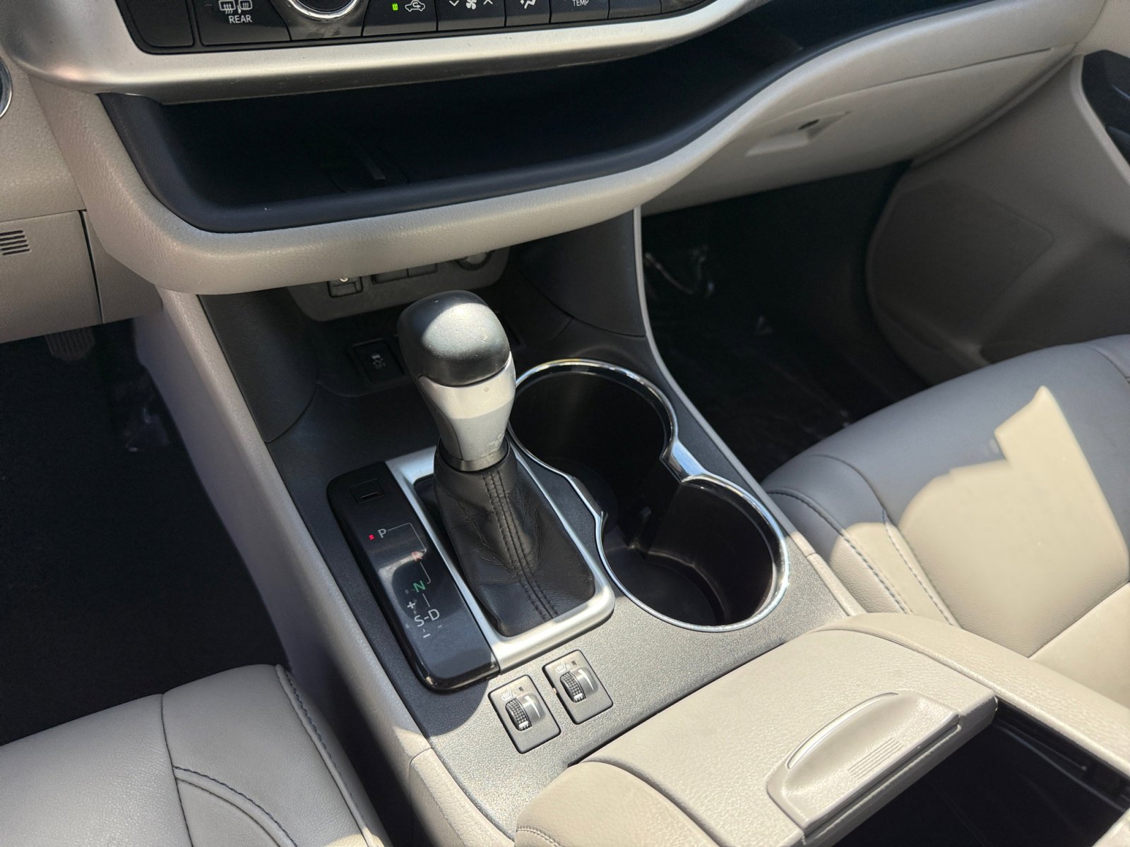 2017 Toyota Highlander Hybrid XLE photo 12
