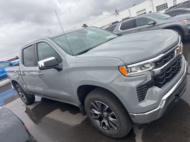 2024 Chevrolet Silverado 1500 LT photo 4