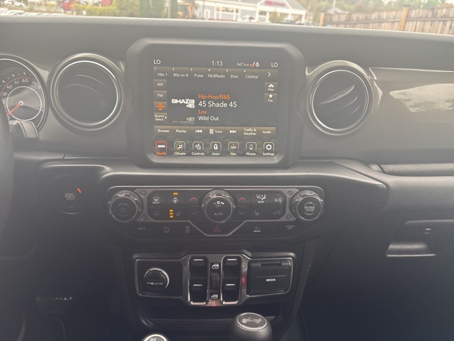 2022 Jeep Wrangler Unlimited Sahara photo 17