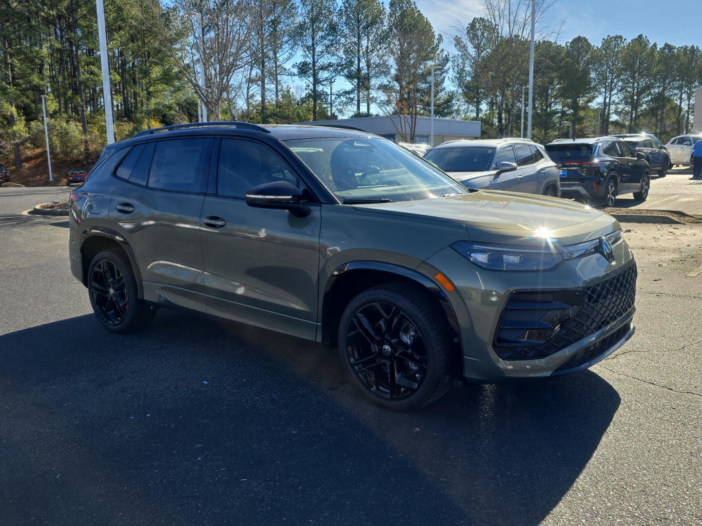 2026 Volkswagen Tiguan SE R-LINE BLACK's photo