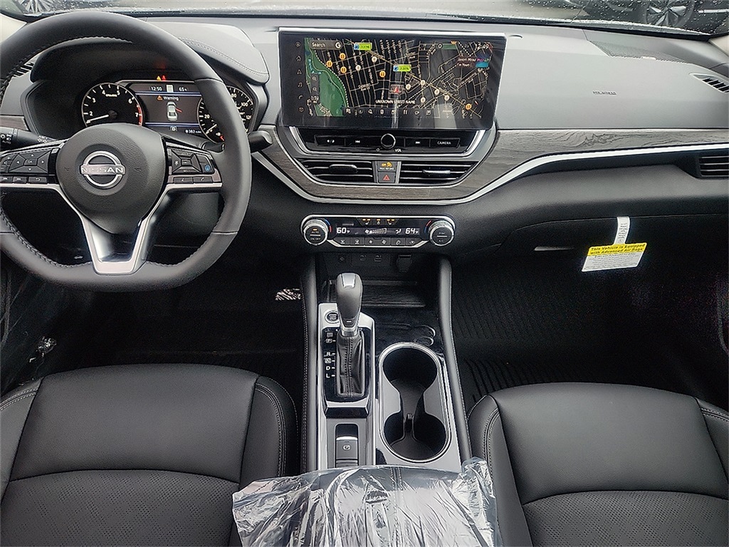 2025 Nissan Altima SL photo 9
