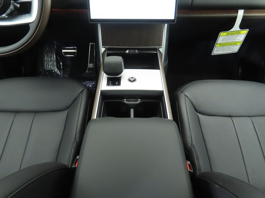 2025 Land Rover Range Rover SE photo 15