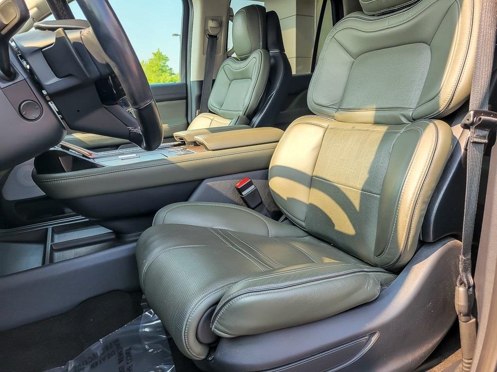 2022 Lincoln Navigator Black Label photo 8