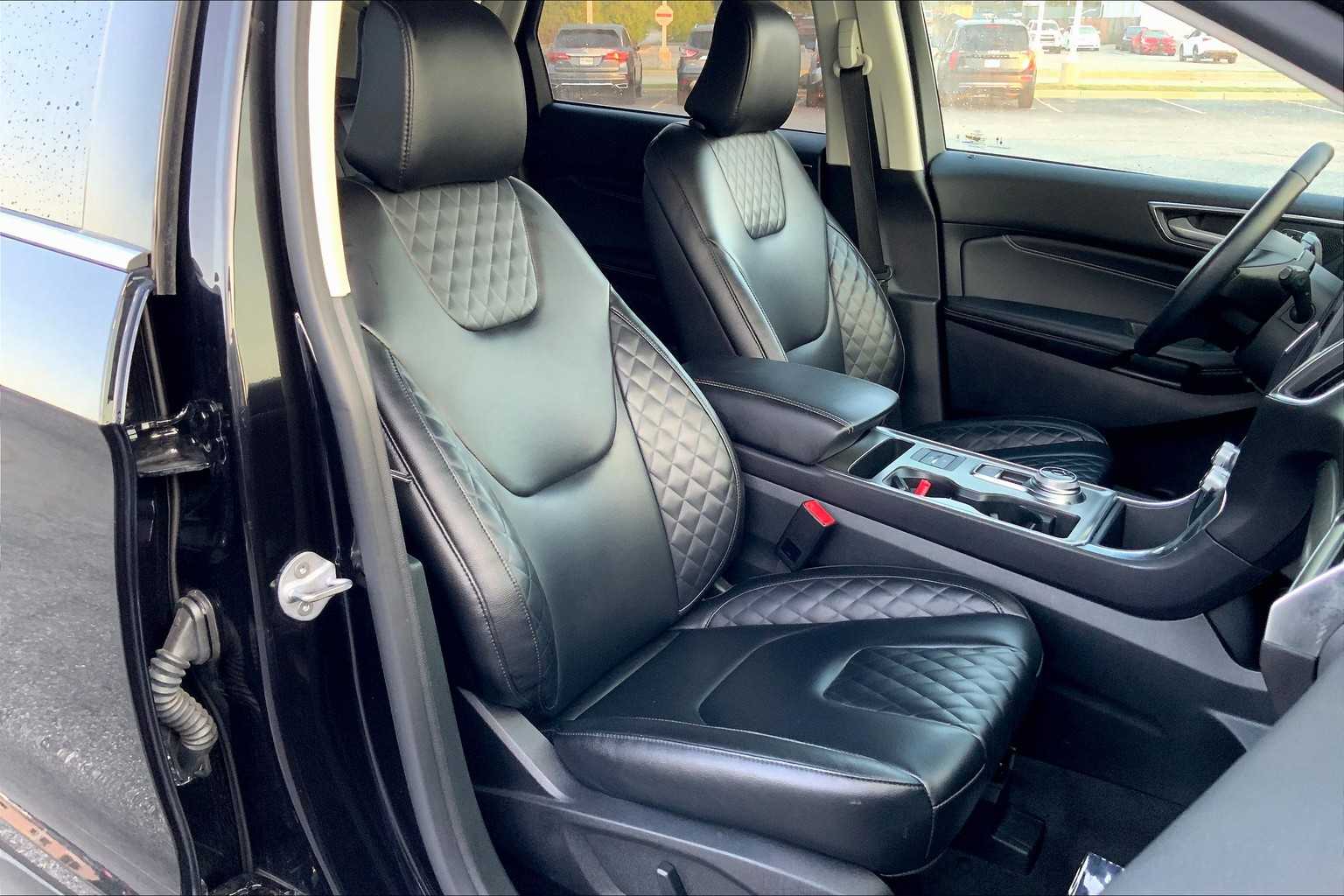 2023 Ford Edge Titanium photo 8