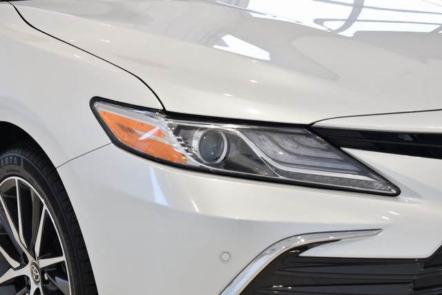 2022 Toyota Camry Hybrid XLE photo 2